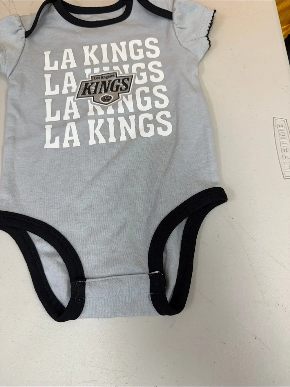 NHL LA Kings Light Gray & Black Baby One-Piece Bodysuit 6-9 months silver glitt